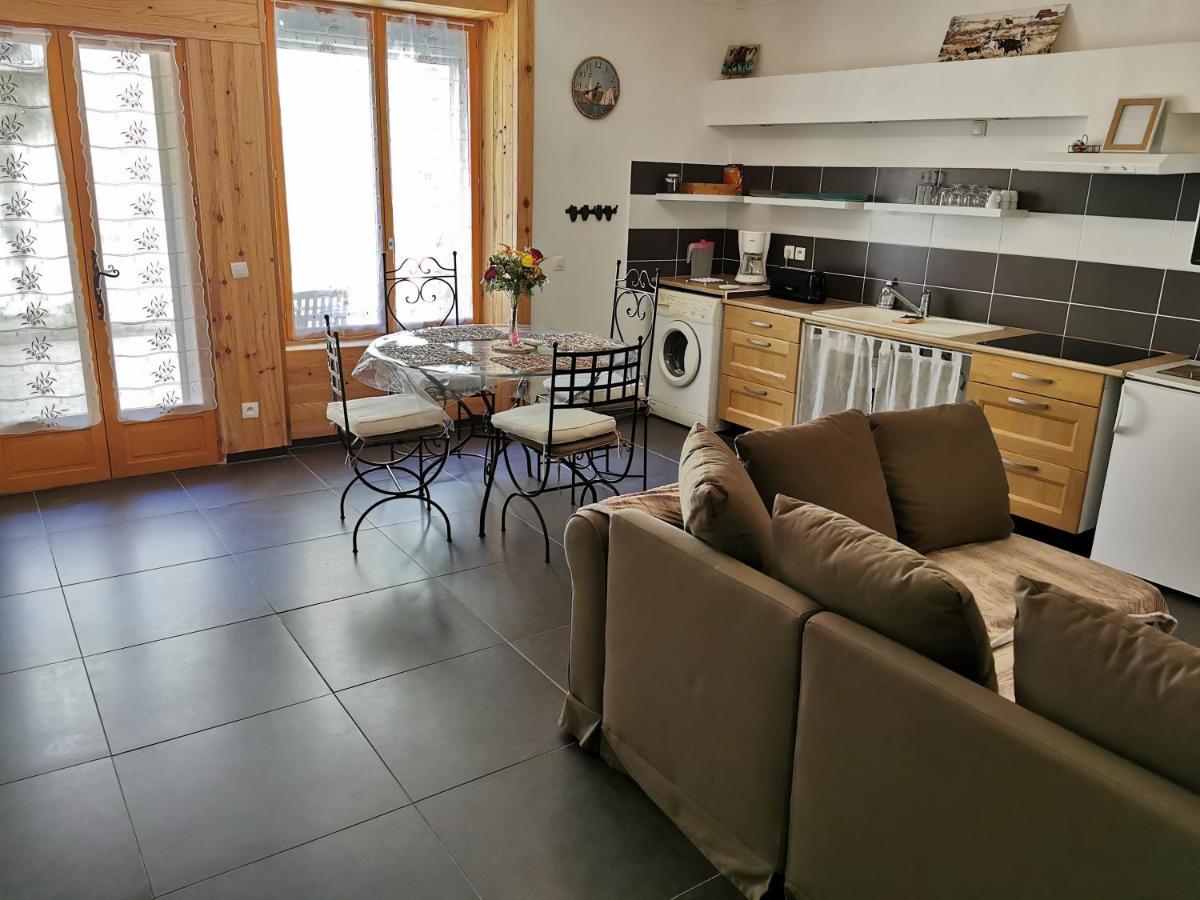 Appartement Les Oliviers à Beaucaire  Extérieur photo