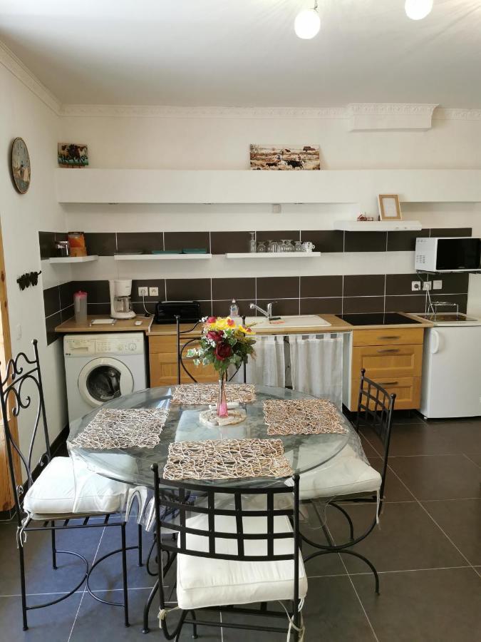 Appartement Les Oliviers à Beaucaire  Extérieur photo