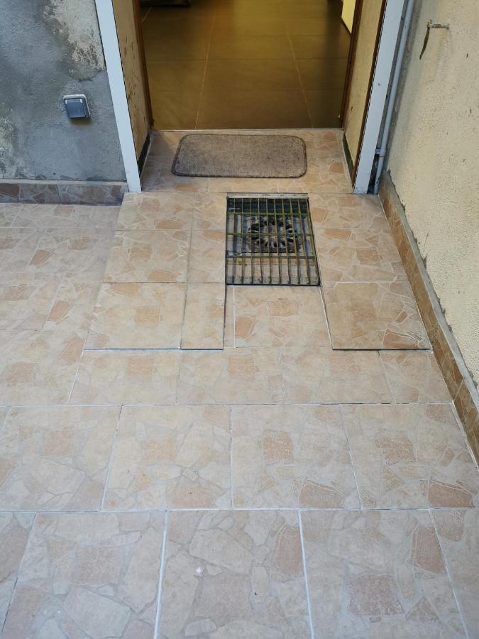 Appartement Les Oliviers à Beaucaire  Extérieur photo