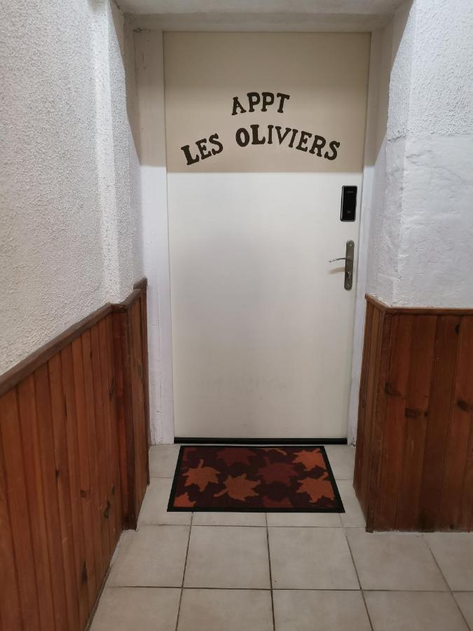 Appartement Les Oliviers à Beaucaire  Extérieur photo